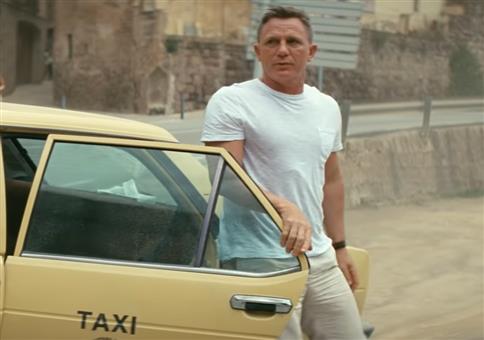 Daniel Craig vs James Bond