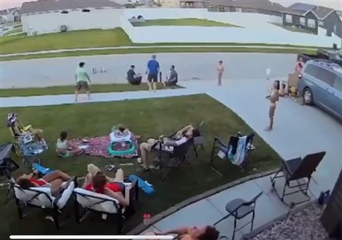 Spontanes Feuerwerk in der Einfahrt