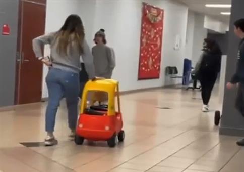 Neulich in der Schule: Alles außer Rucksack ist erlaubt