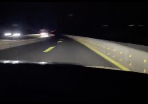 Stört das Fernlicht hinter uns?