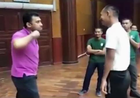 Handzeichen per stiller Post