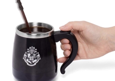 Eine selbstrührende Harry Potter Tasse mit Zauberstab!