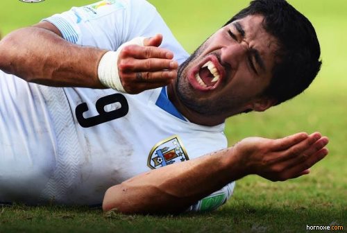 Luis_Suarez_Bite_Meme_09