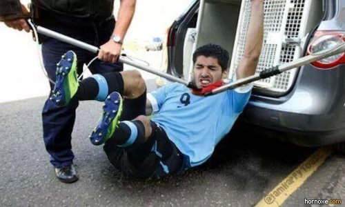 Luis_Suarez_Bite_Meme_25