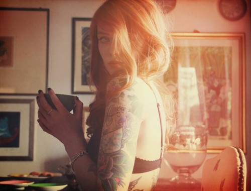 horni_babes100_red_22