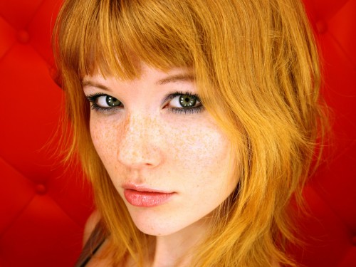 horni_babes220_red_08