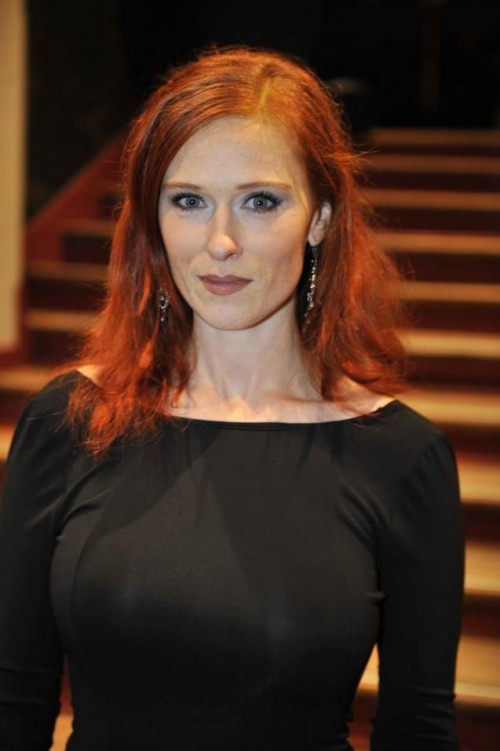 horni_babes270_red_02