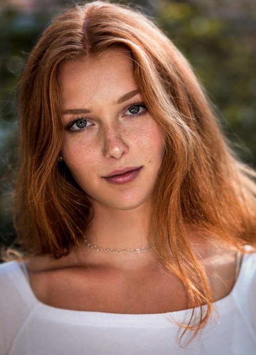 horni_babes280_red_19