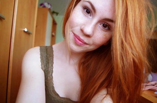 horni_babes30_red_01