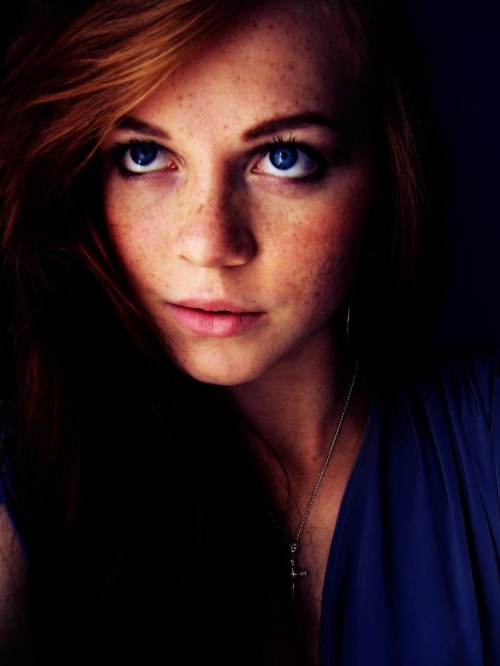 horni_babes30_red_27