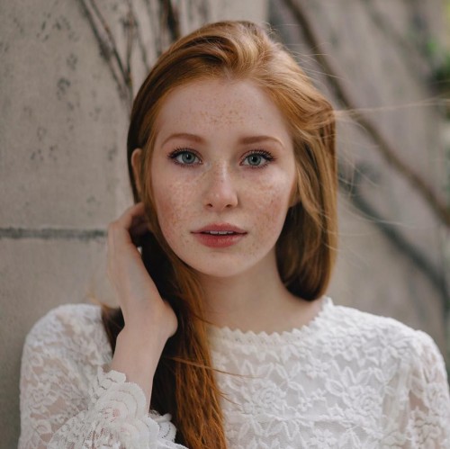 horni_babes310_red_21