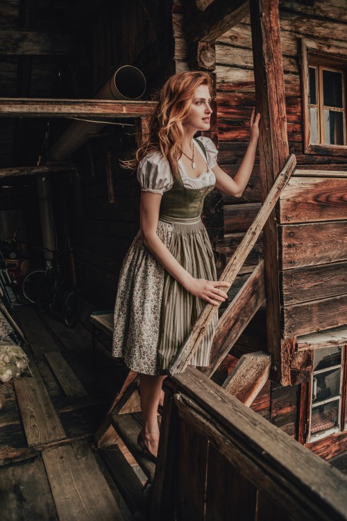 horni_babes360_red_21