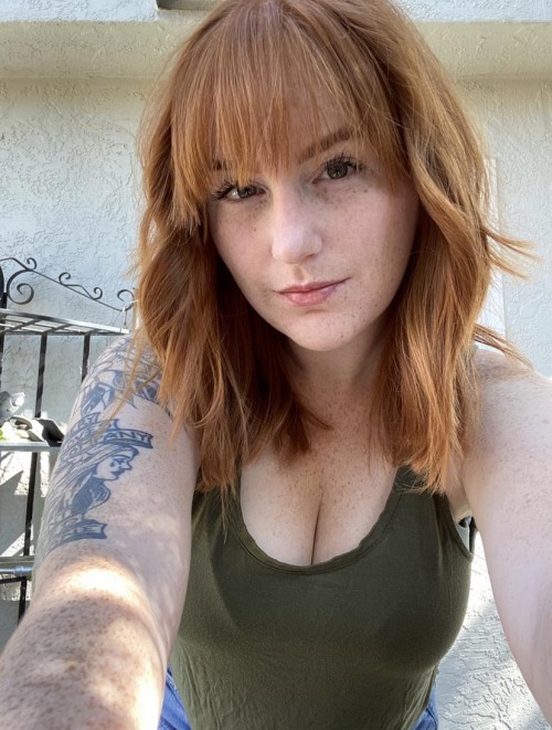 horni_babes390_red_09