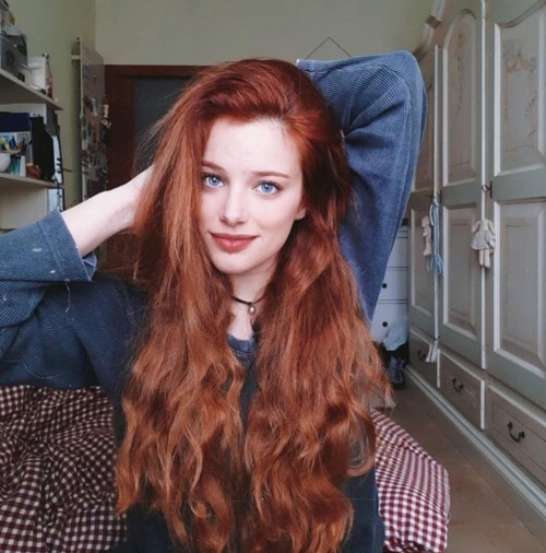 horni_babes390_red_20