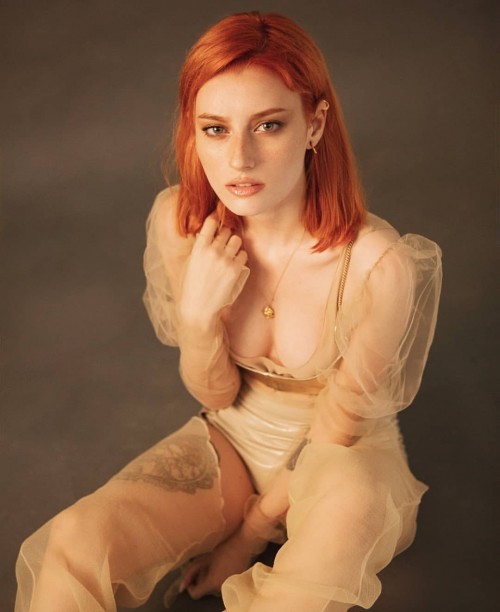 horni_babes390_red_35