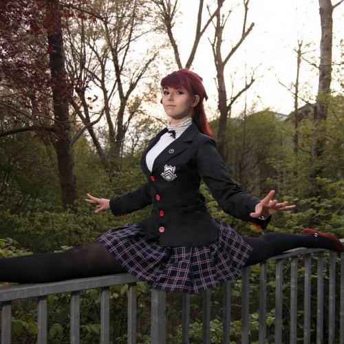 horni_babes400_red_01