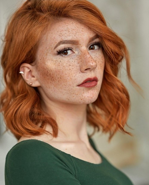 horni_babes440_red_14