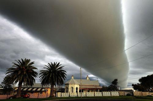 Huge frontal cloud passes over Warrnambool.
09/09/2010
Pic by ROBIN SHARROCK