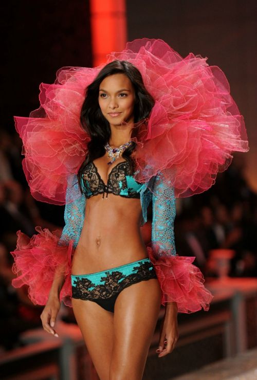 victorias_secret_fashion_show_2011_13
